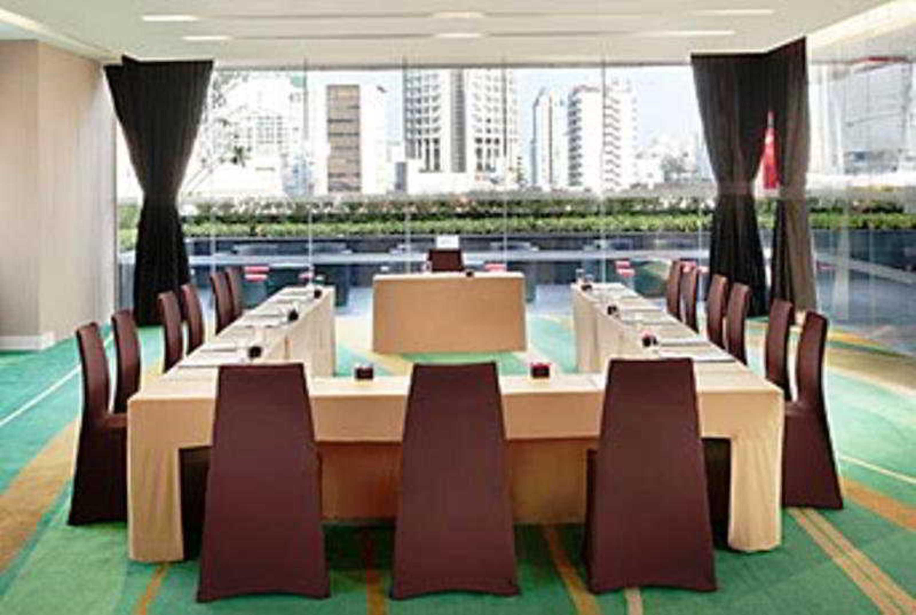 Four Points By Sheraton Bangkok, Sukhumvit 15 Екстериор снимка