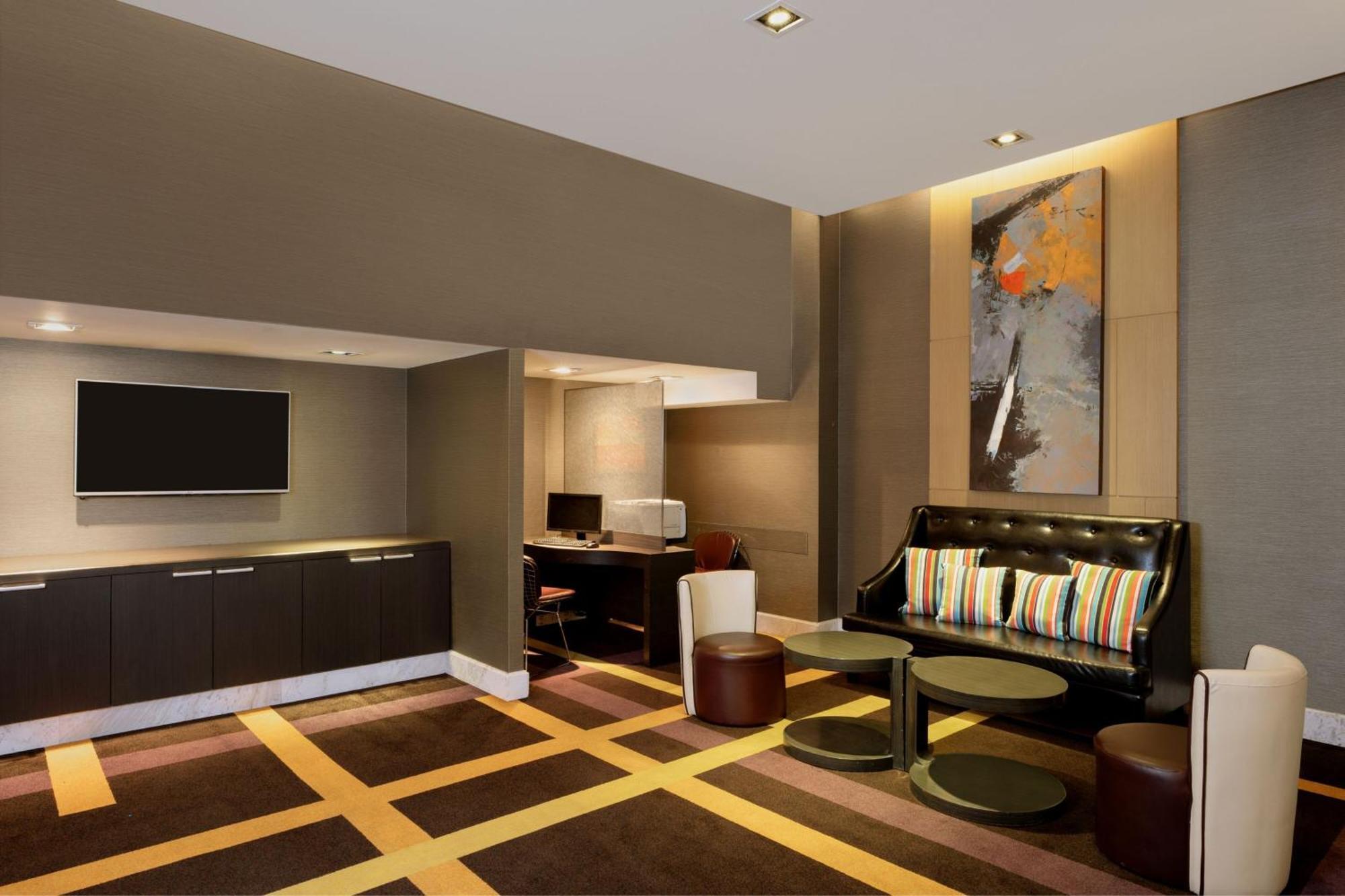 Four Points By Sheraton Bangkok, Sukhumvit 15 Екстериор снимка